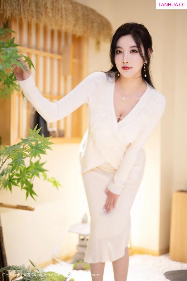 杨晨晨 sugar小甜心CC [XiuRen]高清写真图 2024.04.09 No.8363 杨晨晨Yome 丝袜美腿第3张图片
